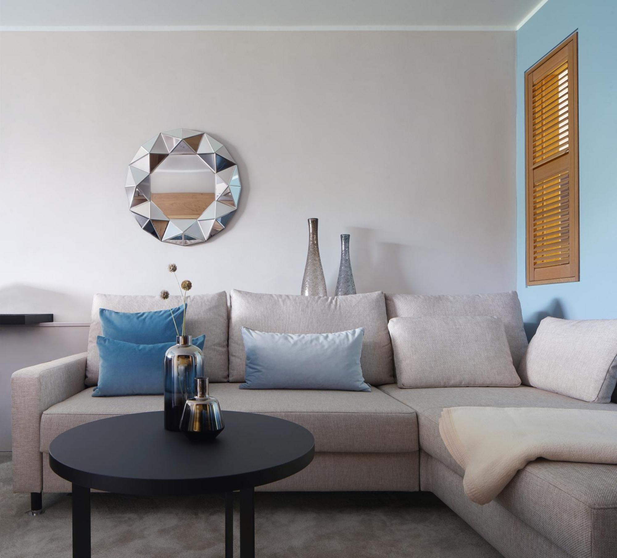 Das טגרנסה מראה חיצוני תמונה A modern sectional sofa